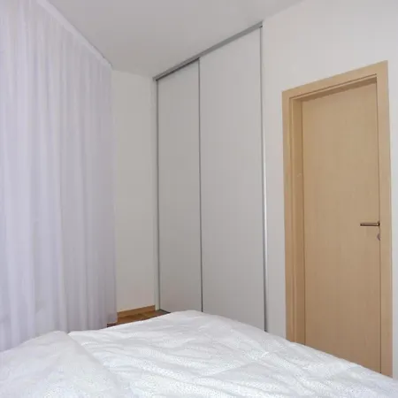 Modern Jegeho - Tipos Arena Apartment